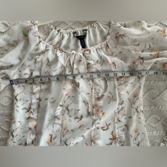 White House Black Market Floral White Blouse Women’s Size 0 - Picture 16 of 16